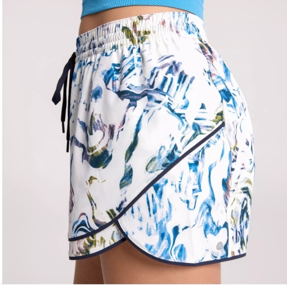 NWT CALIA by Carrie Underwood Step Up Short